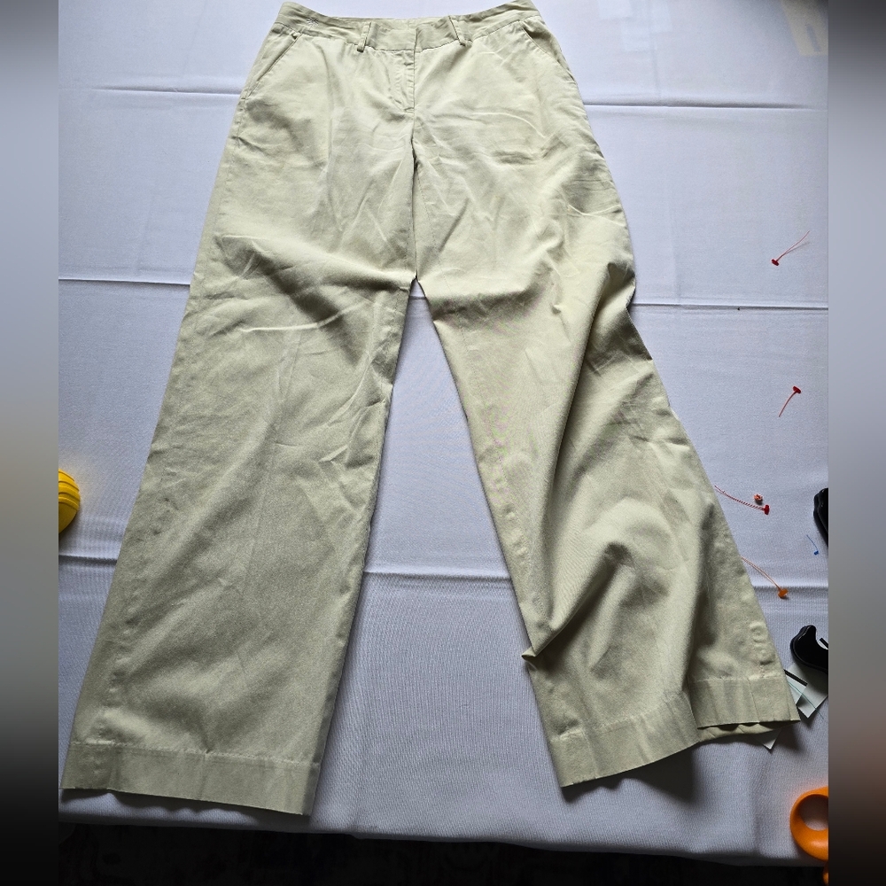Lilly Pulitzer Women's Light Khaki Chinos